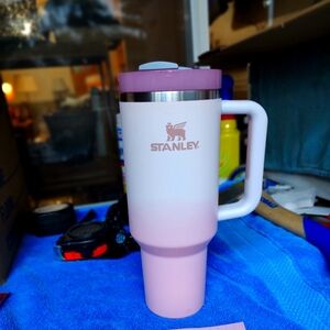 Stanley 40 oz ROSE QUARTZ